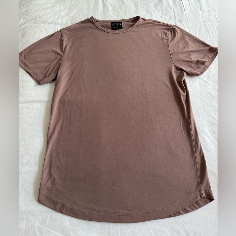Men’s Cuts Curved Hem Tee Size M